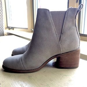 TOMS Beige Ankle Booties (size 6)